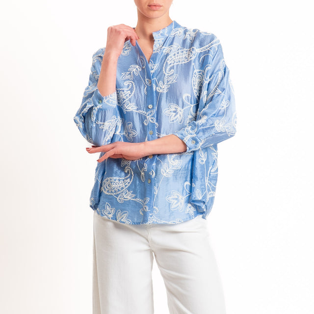 Zeroassoluto-Camicia MAIA mussola in lyocel - ricami azzurro/bianco