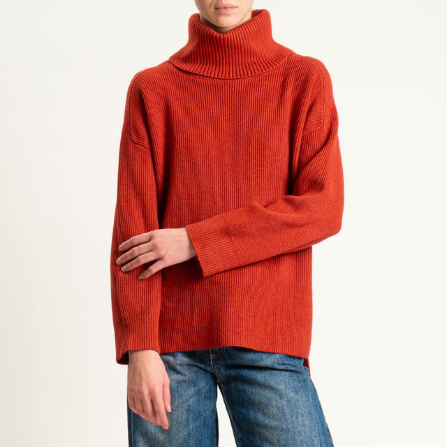 Zeroassoluto-Maglia costa inglese collo alto spacchi laterali - ruggine