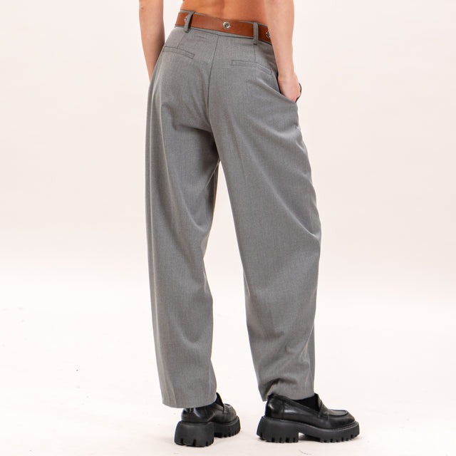 Tensione in-Pantalone con cintura - grigio