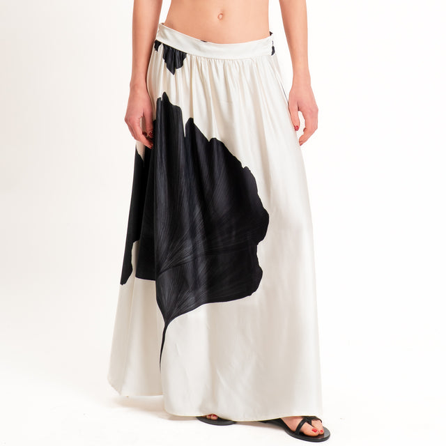 Anonyme-Gonna satin fantasia foglie elastico dietro - burro/nero