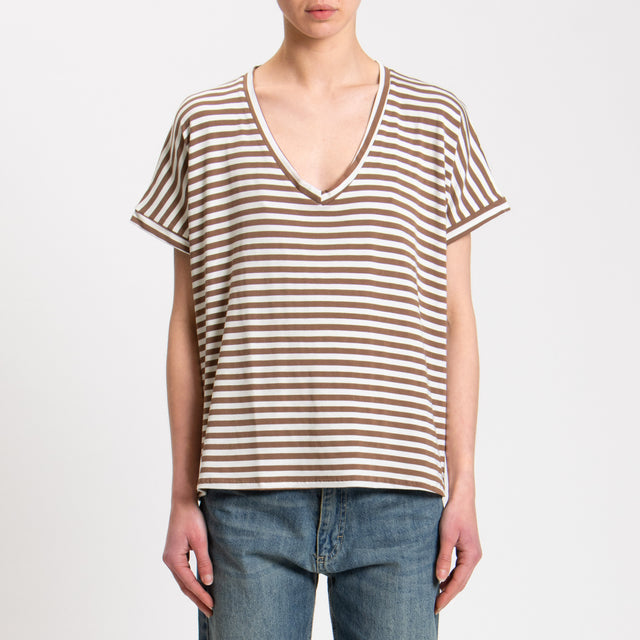 Zeroassoluto-T-shirt righe scollo a v in jersey - latte/cuoio
