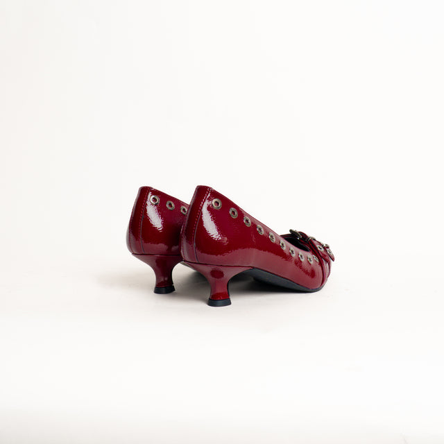 Divine Follie-Ballerina naplak doppia fibbia con borchie - Bordeaux