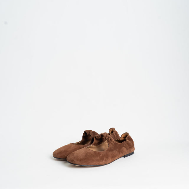 Divine Follie-Ballerina in camoscio con cinturino - cuoio