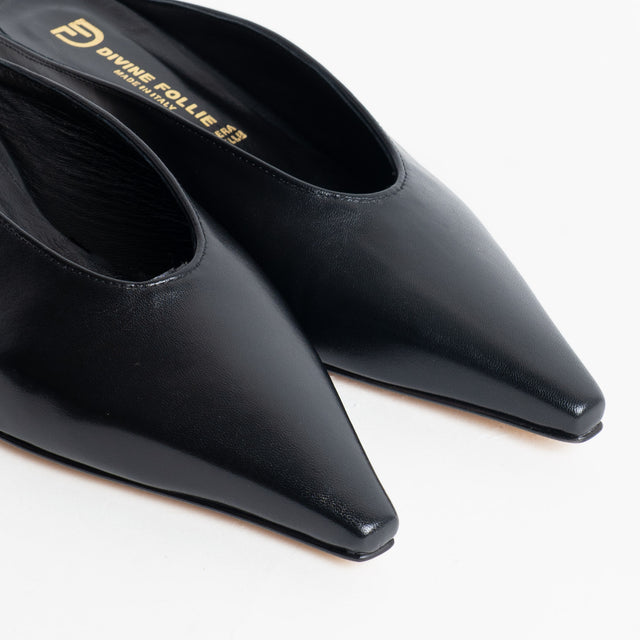 Divine Follie-Sabot a punta con tacco - nero