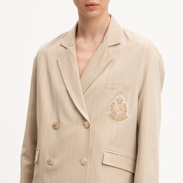 Tensione in-Giacca gessata con cappello - beige