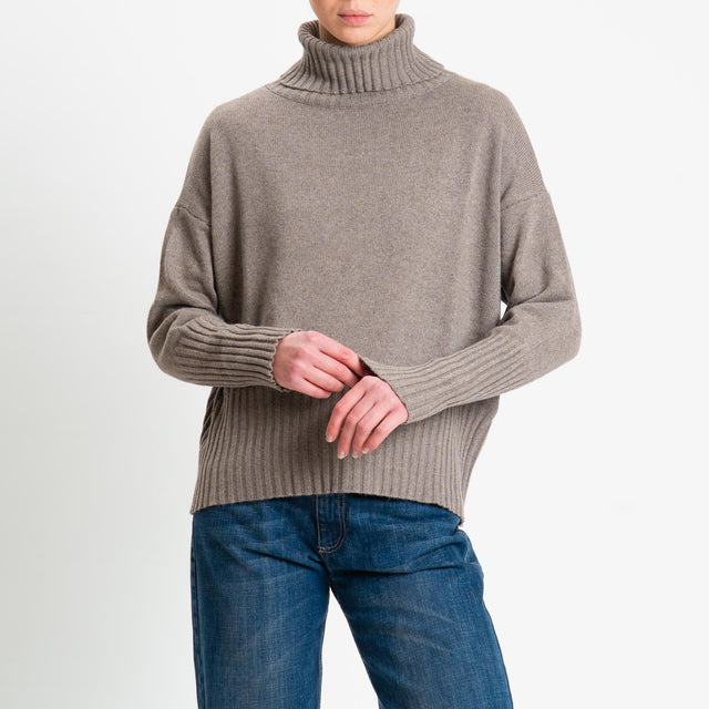 Tensione in-Maglia collo alto misto cashmere - castoro