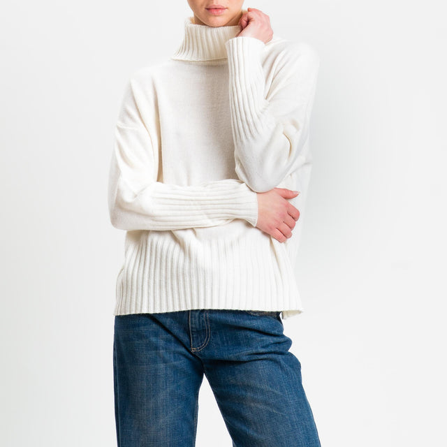 Tensione in-Maglia collo alto misto cashmere - panna