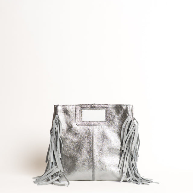 W by Whitemood-Borsa a mano laminata con frange - silver