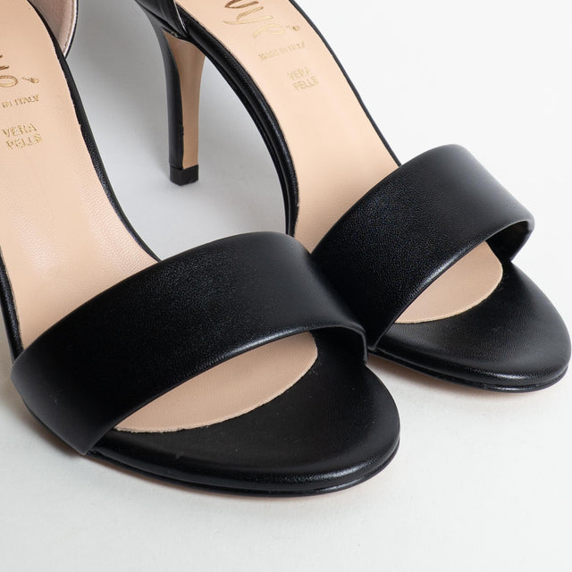 Ovyè- Sandalo con tacco in pelle - Nero