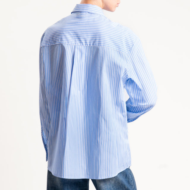 Vicolo-Camicia gessata con spilla - celeste