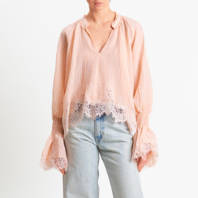 Tensione in-Blusa scollo v tessuto goffrato con pizzo - nude