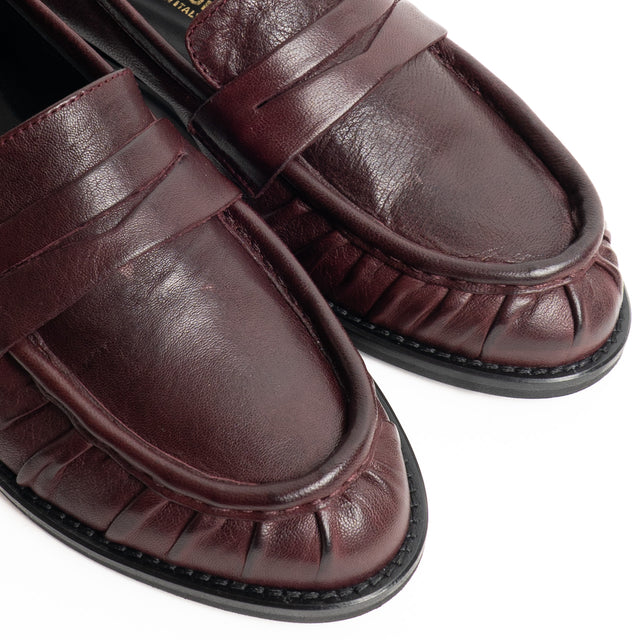 Divine Follie - Leather loafers - Burgundy