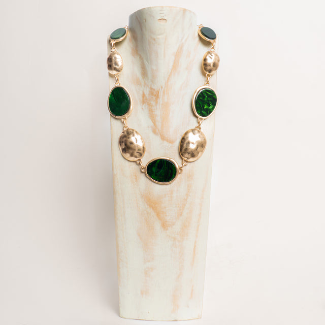 W by Whitemood-Collana con pietre e medaglie martellate - smeraldo