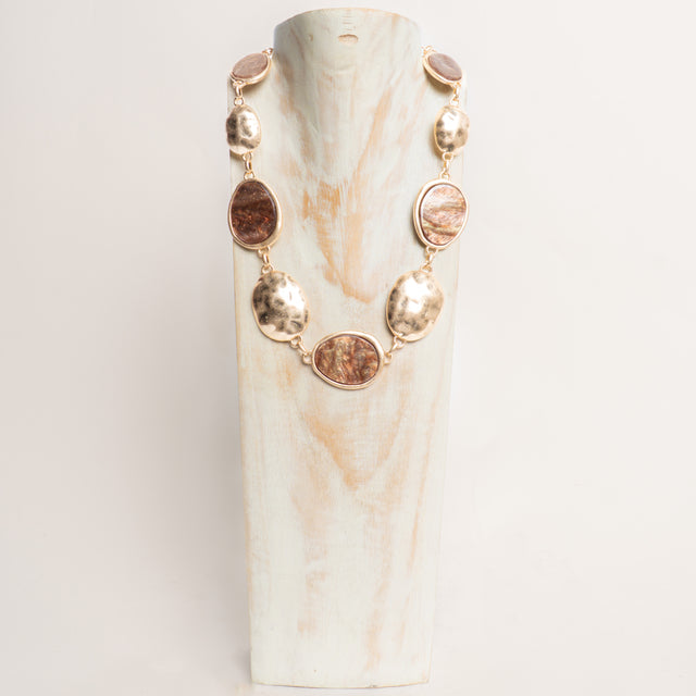 W by Whitemood-Collana con pietre e medaglie martellate - bronzo