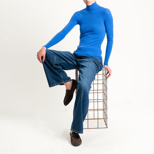 Tensione in-Maglia collo alto a costine - bluette
