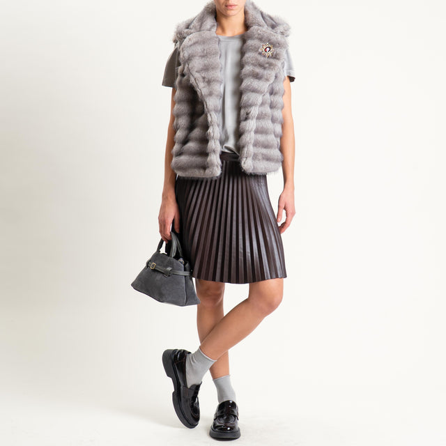 Tensione in-Gilet ecopelliccia con spilla - grigio