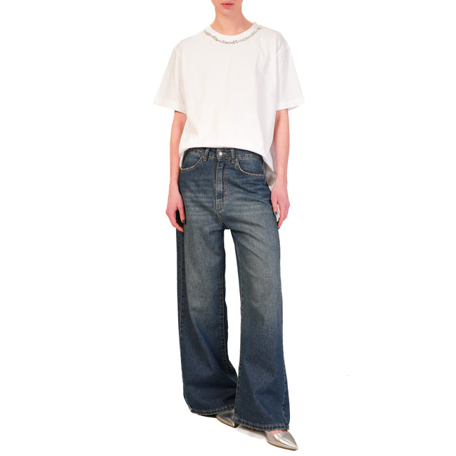 Camiseta Haveone con cuello de pedrería - blanca