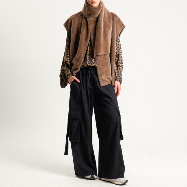 Tensione in-Gilet ecopellicia con sciarpa - moro