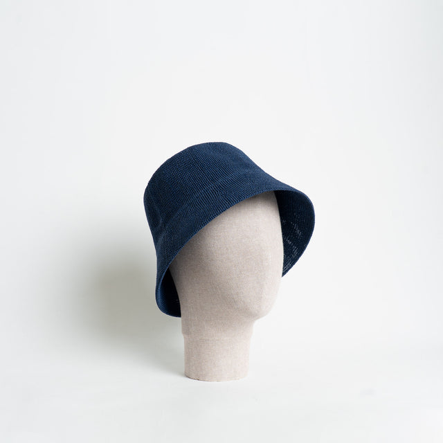 W by Whitemood-Bucket hat in rafia intrecciata - blu