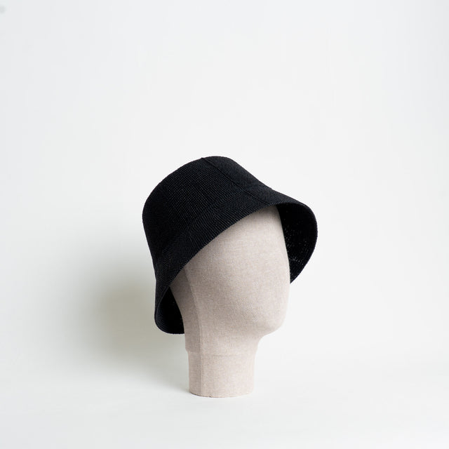 W by Whitemood-Bucket hat in rafia intrecciata - nero