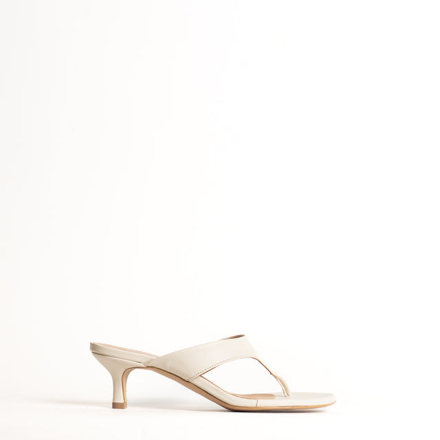 Ovyè-Sandalo infradito con tacco - off white