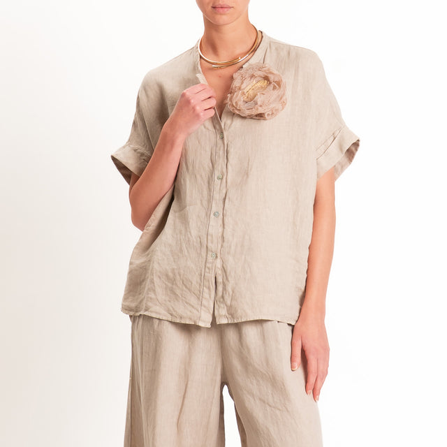 Motel-Camicia 100% lino con spilla fiore - sabbia