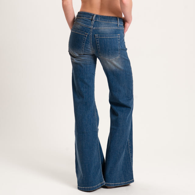 Vaqueros Zeroassoluto GRETA acampanados - denim con lavado color té