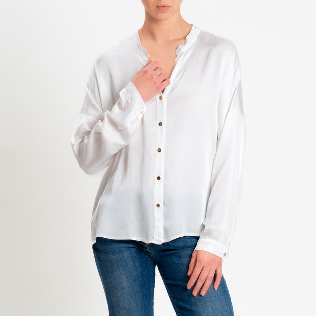 Tensione in-Camicia satin bottoni dorati - latte