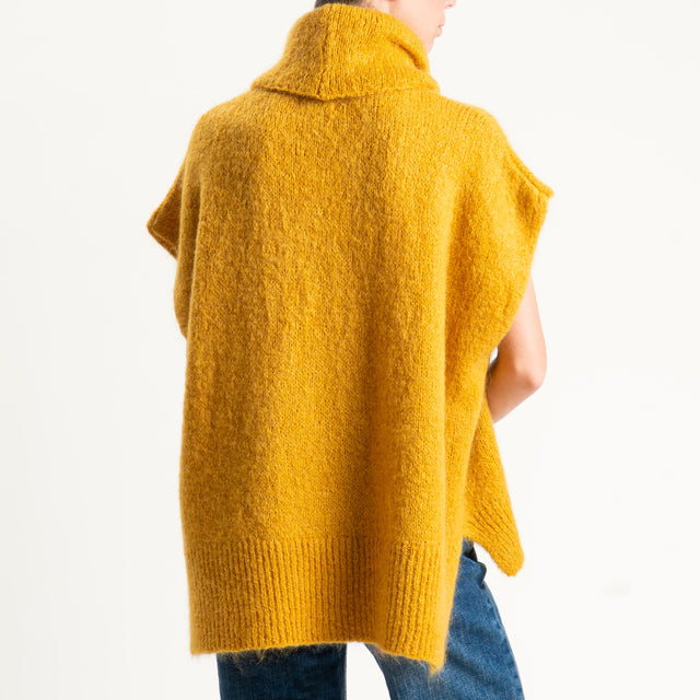 Dixie-Maglia mohair smanicata collo alto - Senape