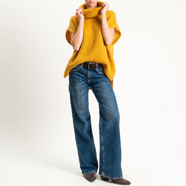 Dixie-Maglia mohair smanicata collo alto - Senape