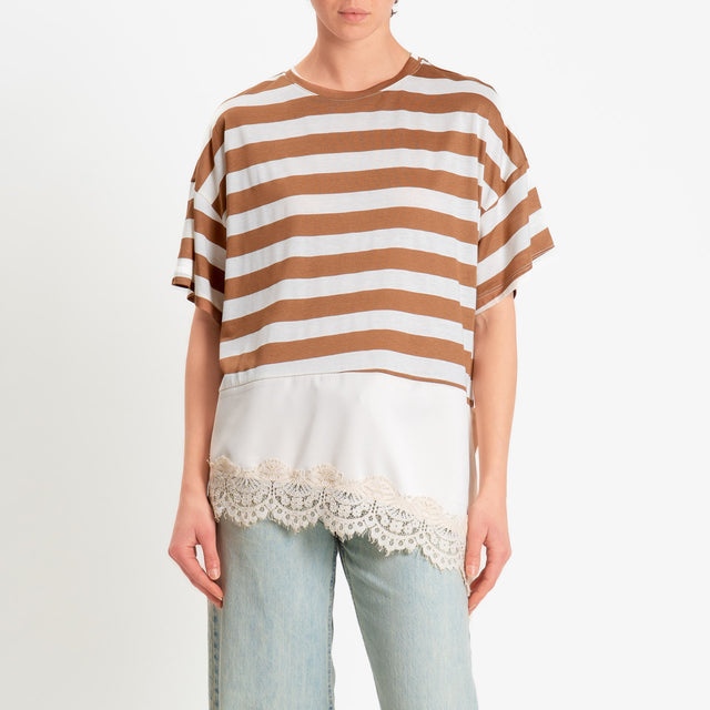 Dixie-T-shirt righe asimmetrico con pizzo - burro/cammello