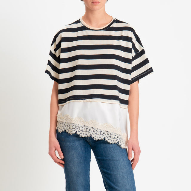 Dixie-T-shirt righe asimmetrico con pizzo - burro/nero