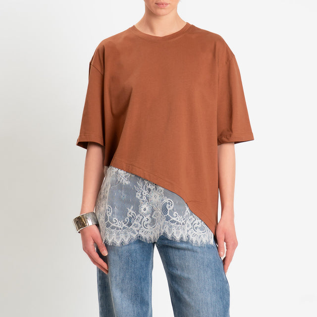 Dixie-T-shirt asimmetrica con pizzo - tabacco