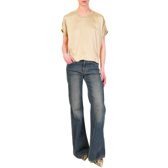 Blusa de satén Dixie-Stretch con bordes de lúrex - miel