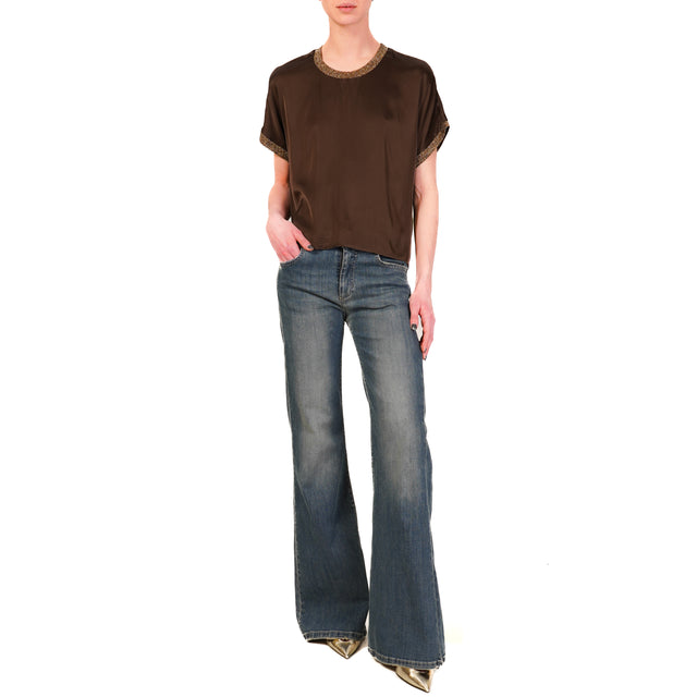 Blusa de satén Dixie-Stretch con bordes de lúrex - marrón oscuro