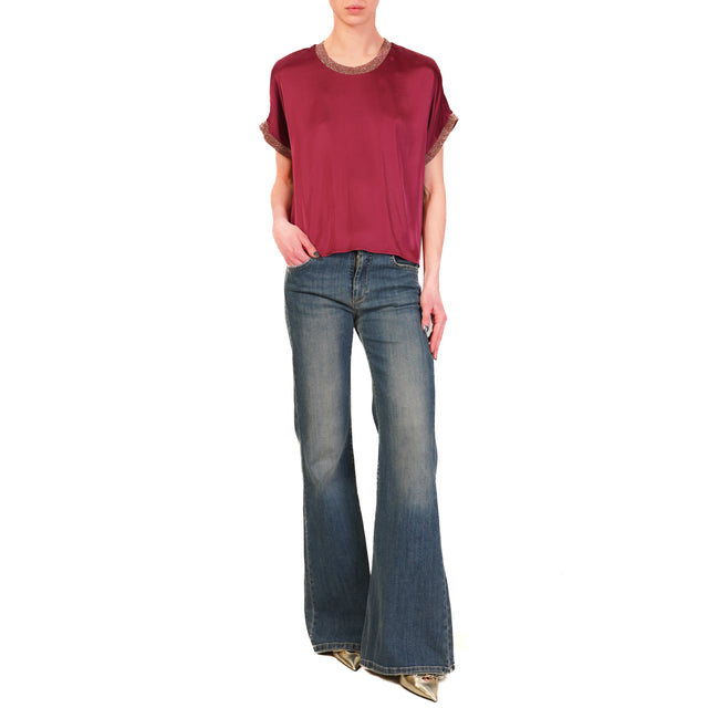 Blusa de satén Dixie-Stretch con bordes de lúrex - rubí
