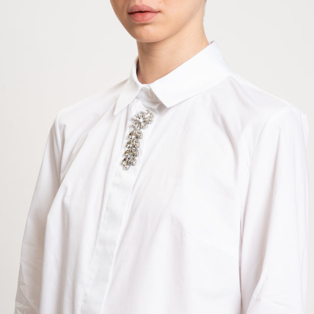 Camisa de algodón con detalle de joya imperial - Blanca