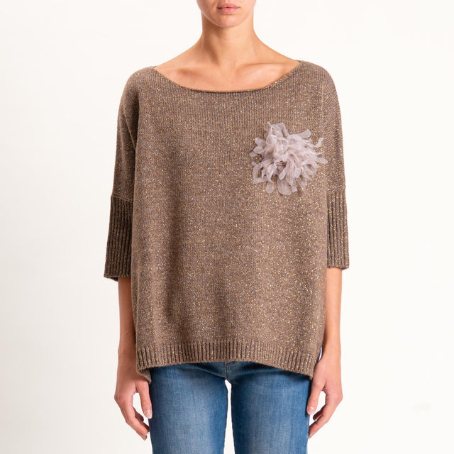 Kontatto-Maglia filo lurex misto alpaca con spilla - tortora/oro