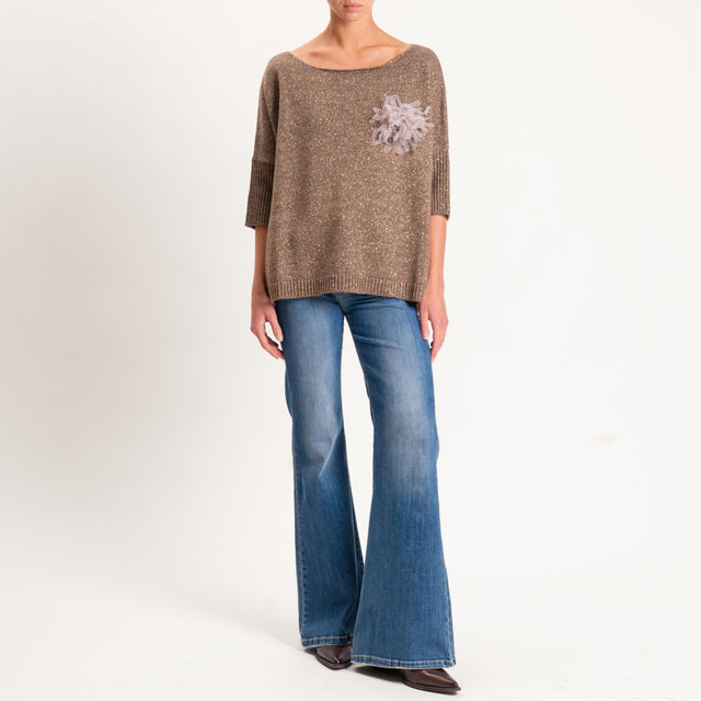 Kontatto-Maglia filo lurex misto alpaca con spilla - tortora/oro