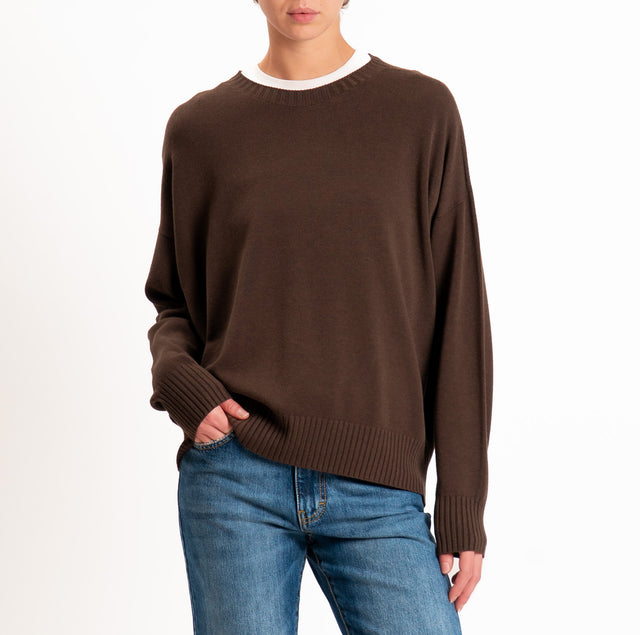 Kontatto-Round neck sweater with ribbed edges - mocha