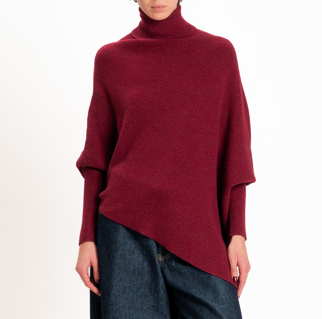 Kontatto-Maglia collo alto asimmetrica a coste - marsala