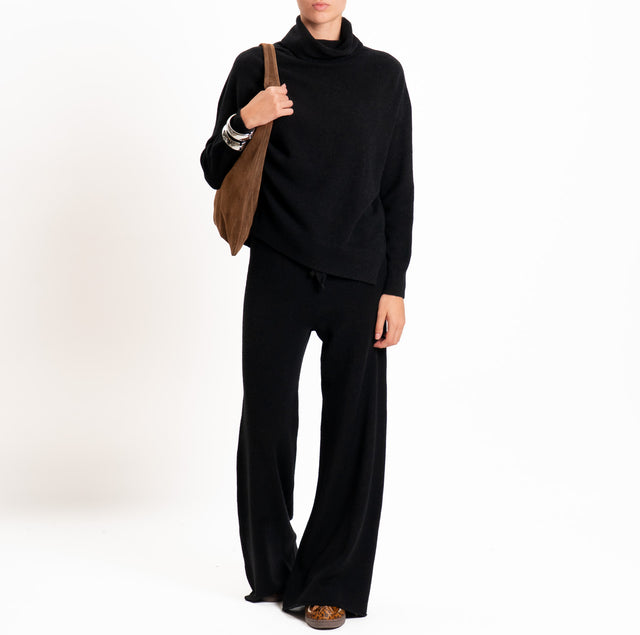 Kontatto-QS turtleneck sweater with side slits - black