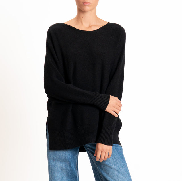 Kontatto-QS boatneck sweater with side slits - black
