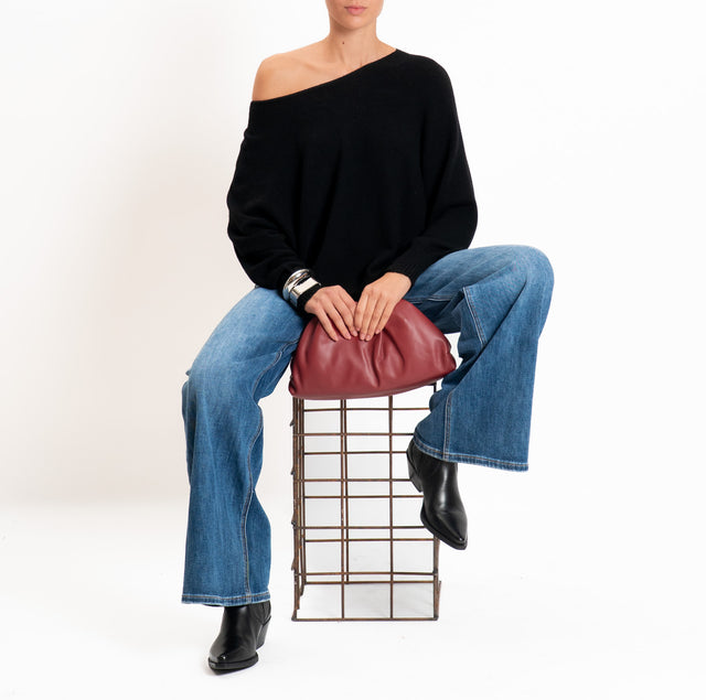 Kontatto-QS boatneck sweater with side slits - black