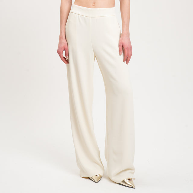 Pantalón Kontatto de tejido fluido con espalda elástica - color crema