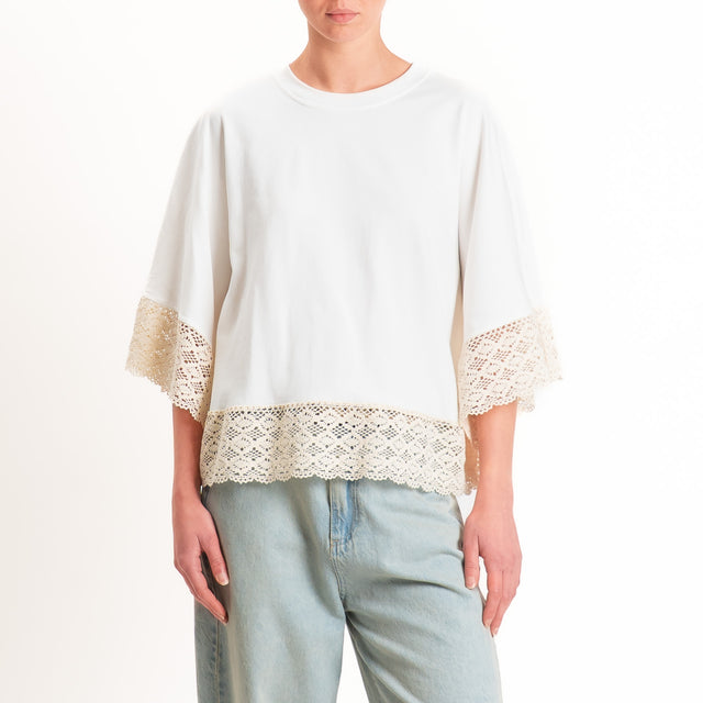 Kontatto-T-shirt mantella bordi crochet - offwhite