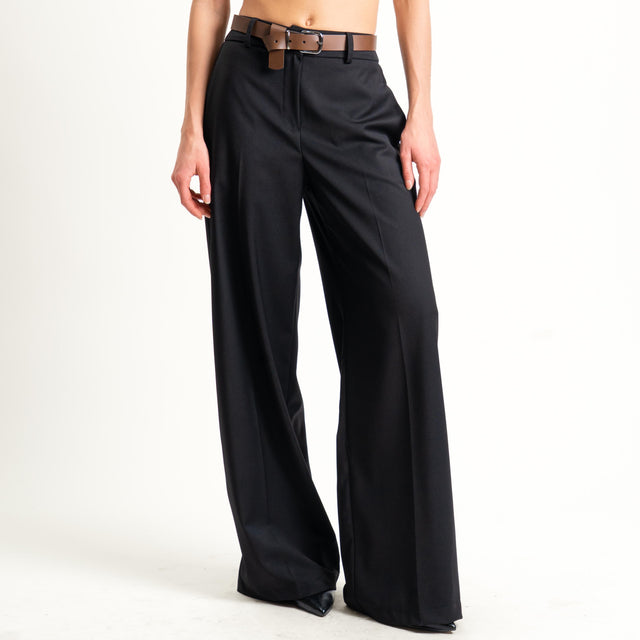 Motel-Pantalone elastico dietro con cintura - nero