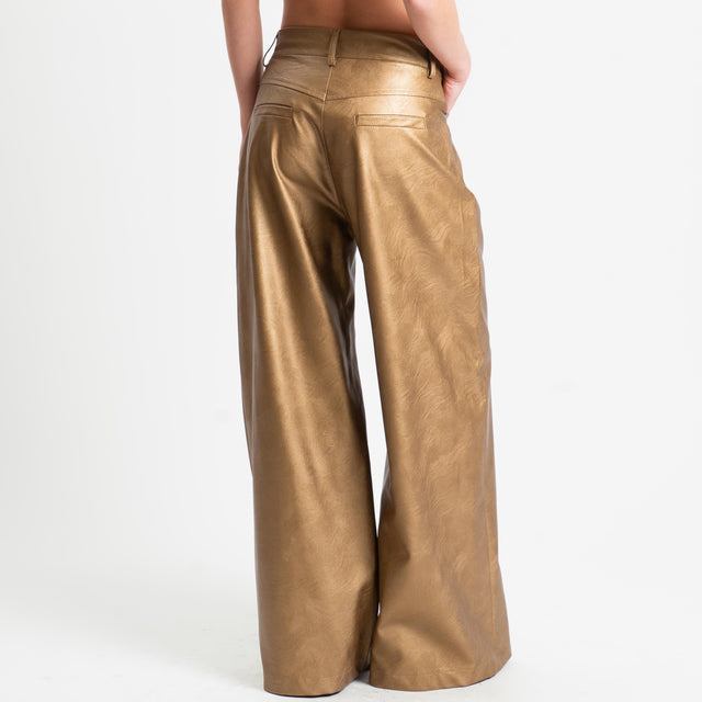 Motel - Pantalones anchos de piel sintética laminada - tabaco
