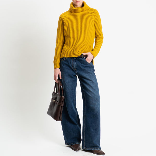 Motel-Maglia collo alto costa inglese spacchi  laterali - zafferano