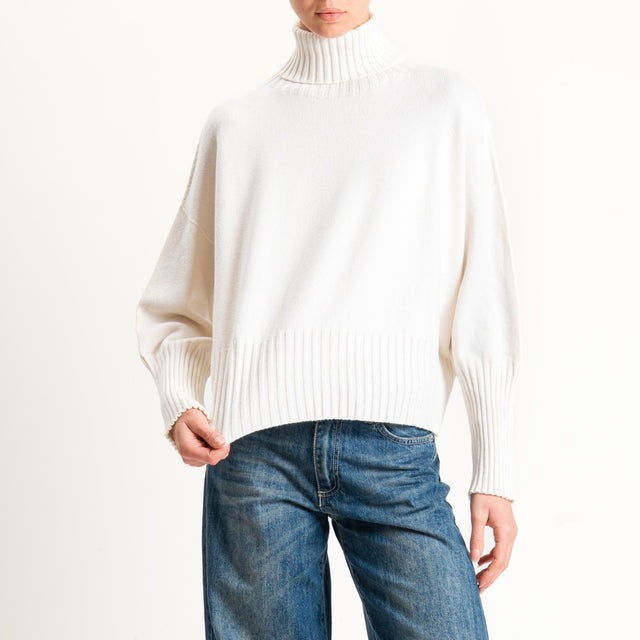 Motel-Maglia scatola collo alto bordi a coste - crema